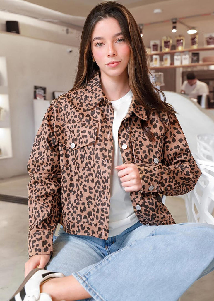 Chaqueta denim con bolsillos y de animal print color café para mujer - Flashy