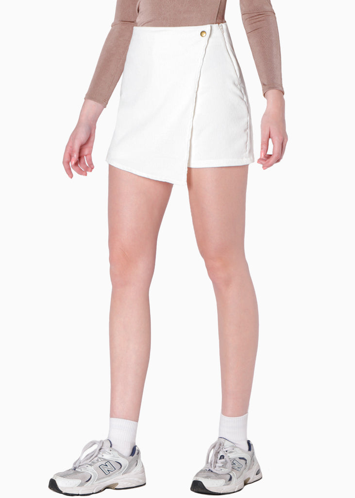 Falda short cruzada de corduroy color blanco, marfil para mujer - Flashy