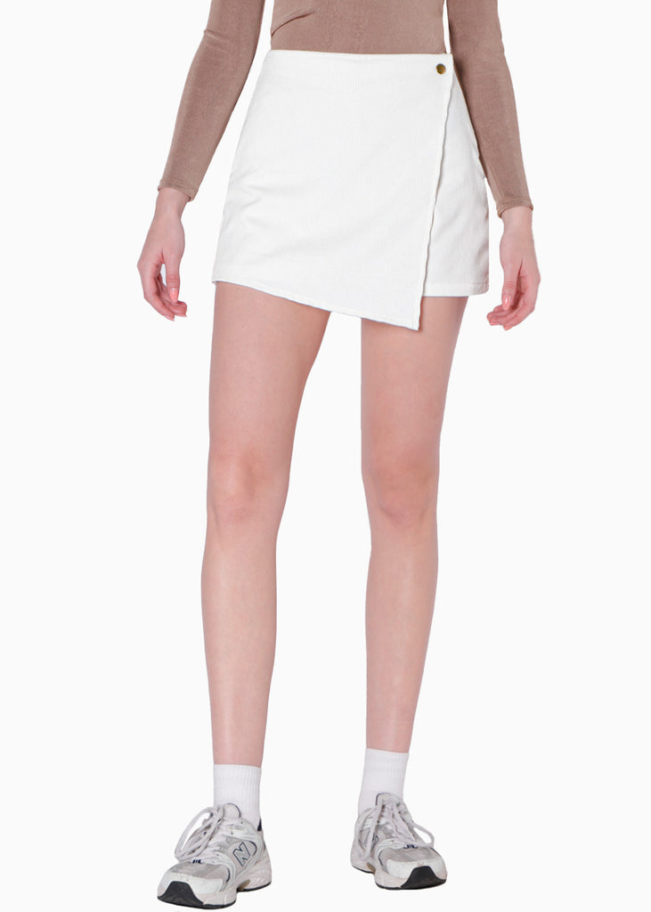 Falda short cruzada de corduroy color blanco, marfil para mujer - Flashy